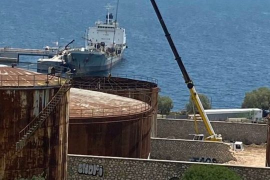 Ξηλώνονται οι ανενεργές δεξαμενές των ΕΛΠΕ