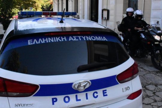 Ανήλικος συνελήφθη για βία κατά της αδελφής και της μητέρας του