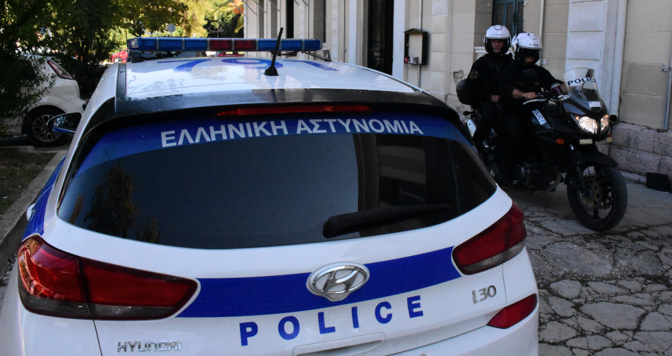 Ανήλικος συνελήφθη για βία κατά της αδελφής και της μητέρας του