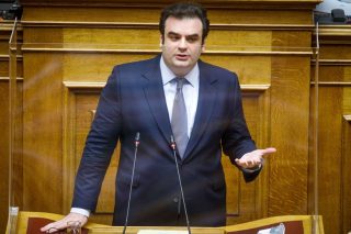 Από τους ψηφιακούς αιθέρες στις πατριωτικές μεγαλοστομίες