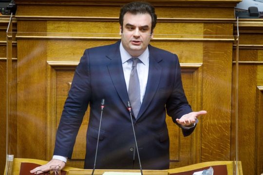 Από τους ψηφιακούς αιθέρες στις πατριωτικές μεγαλοστομίες