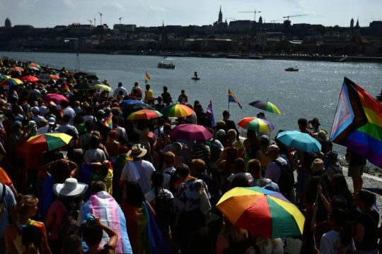 Χιλιάδες άνθρωποι στην Παρέλαση Υπερηφάνειας στη Βουδαπέστη