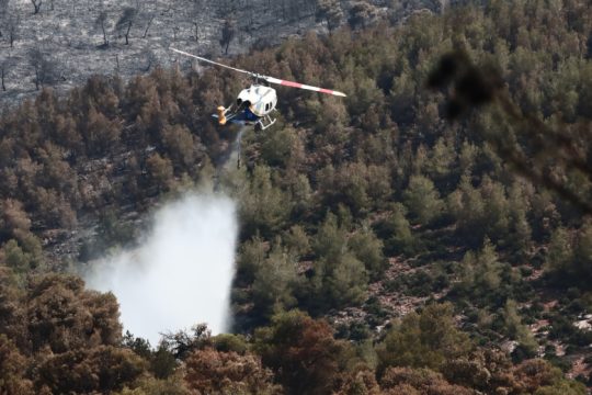Πύρινος εφιάλτης στη Ρόδο – Εκκενώθηκαν τα Λάερμα