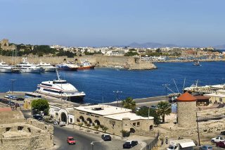 Πίσω από τη βιτρίνα