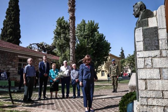 Φωτιές και ψήφος αποδήμων στα μηνύματα για την 49η επέτειο αποκατάστασης της Δημοκρατίας