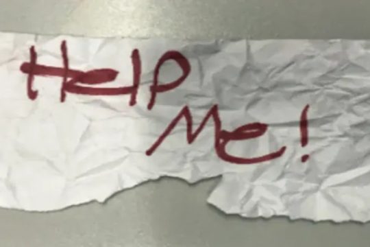 Σώθηκε από τον απαγωγέα της χάρη σε ένα σημείωμα