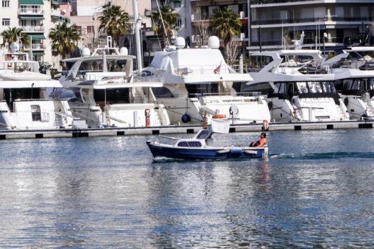 Βουλιάζει στις παραβάσεις η θαλάσσια αναψυχή