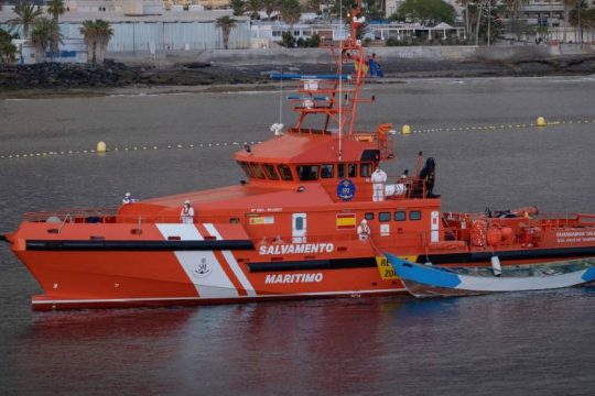 Αγνοείται σκάφος με 200 πρόσφυγες ανοιχτά των Καναρίων Νήσων