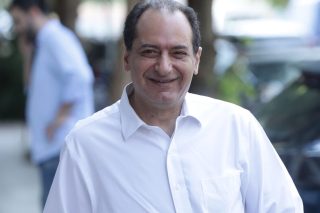 «Τα κάστρα πέφτουν από μέσα…»