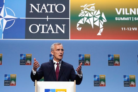 Υποσχέσεις χωρίς χρονοδιάγραμμα απ’ το ΝΑΤΟ στην Ουκρανία