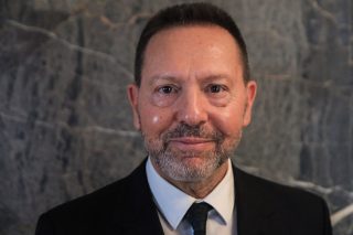 Τετ α τετ Χατζηδάκη – Στουρνάρα με φόντο την έκθεση της ΤτΕ