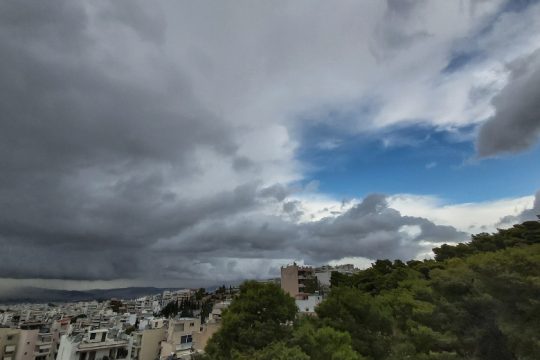 Παραμένει ψηλά ο υδράργυρος με βροχές και καταιγίδες κατά τόπους