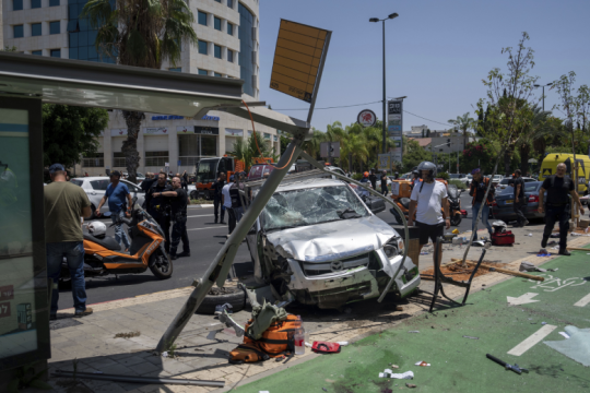 Επίθεση με αυτοκίνητο και μαχαίρι στο Τελ Αβίβ