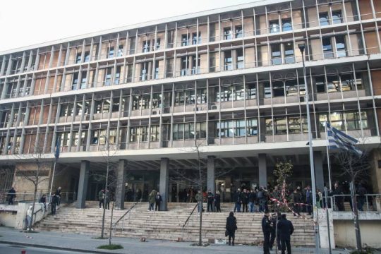 Απολογούνται μέλη κυκλώματος παράνομων ελληνοποιήσεων στη Θεσσαλονίκη