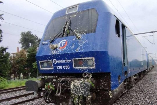 Θάνατος στις ράγες του Βόλου μετά από σύγκρουση μοτοσικλέτας με τρένο