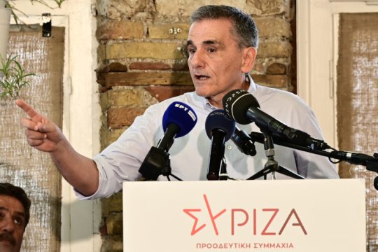Με το δίπολο «συνέχεια και τομή» ο Ε. Τσακαλώτος ανακοίνωσε την υποψηφιότητά του