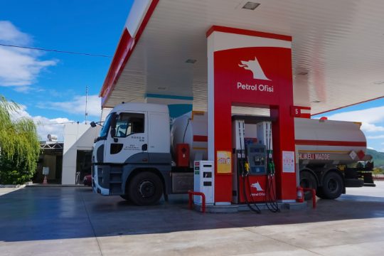 Η τουρκική κυβέρνηση τριπλασίασε τον φόρο στα καύσιμα