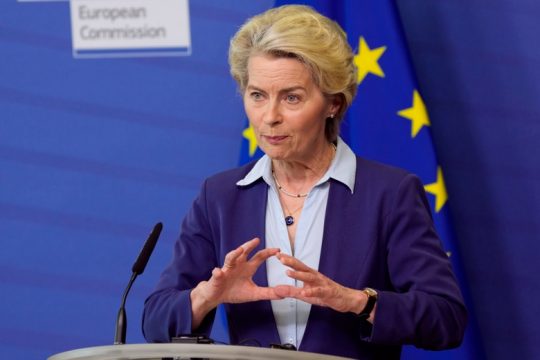 Ούρσουλα φον ντερ Λάιεν: Η ΕΕ θα επενδύσει ισχυρά στη Λατινική Αμερική και την Καραϊβική