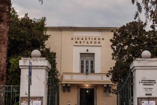 Στο εδώλιο αφού «τραμπούκισε» την εν διαστάσει σύζυγο μέσα στο νοσοκομείο