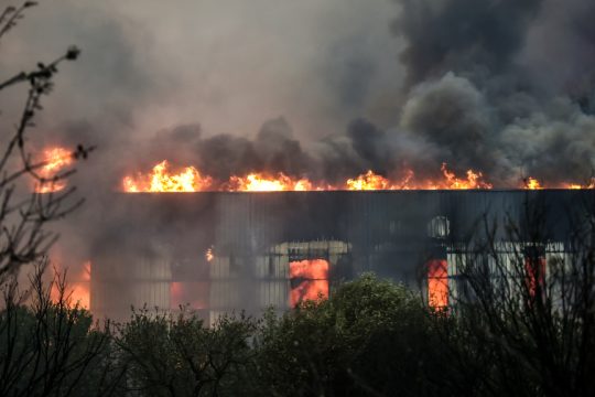 Κόλαση φωτιάς στη Μαγνησία με δύο θύματα, μάχη σε Ρόδο, Κέρκυρα και Φθιώτιδα
