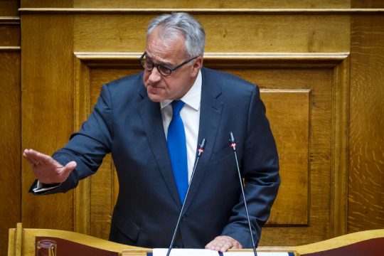 Η μπάλα στην εξέδρα από Βορίδη για την ηχηρή διαφοροποίηση Φλωρίδη