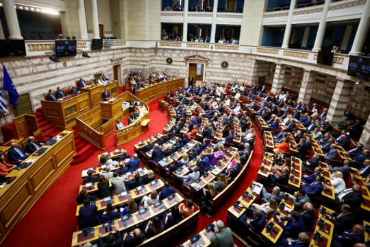Κλείνουν εκκρεμότητες με τροπολογία-σκούπα του υπουργείου Οικονομικών