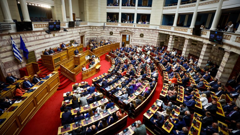 Κλείνουν εκκρεμότητες με τροπολογία-σκούπα του υπουργείου Οικονομικών