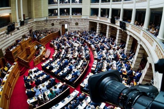 Συζήτηση στη Βουλή της πρότασης του ΚΚΕ για την Εξεταστική για τα Τέμπη [LIVE]