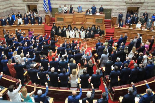Καρέ καρέ η ορκωμοσία της νέας Βουλής