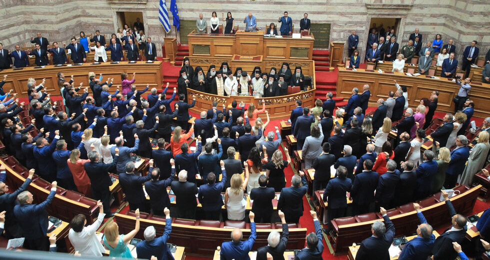 Καρέ καρέ η ορκωμοσία της νέας Βουλής