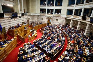 Πλειοδοσία εθνικοφροσύνης και ξενοφοβικού-ομοφοβικού λόγου από τα κόμματα της Ακροδεξιάς