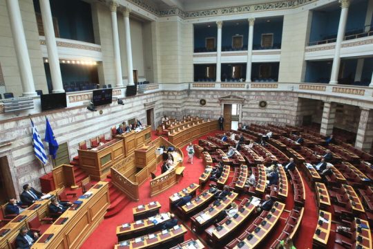 Οι πρώτες συγκρούσεις στη νέα Βουλή