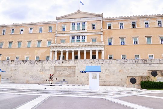 Ν.Δ., ΠΑΣΟΚ, Ακροδεξιά και Πλεύση ψήφισαν επί της αρχής το ν/σ για ψήφο στους απόδημους