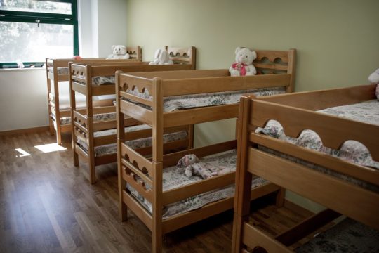 «Νυχτερινή» τροπολογία επιτρέπει στους βρεφονηπιακούς να μην τηρούν κανόνες πυροπροστασίας