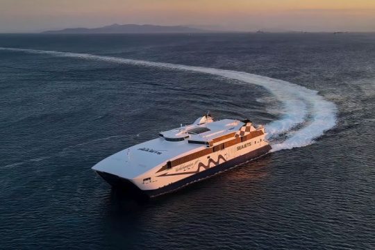 SEAJETS: Με ασφάλεια και ταχύτητα, ταξίδι στο Αιγαίο με τον πρωταθλητή κόσμου WORLDCHAMPION JET
