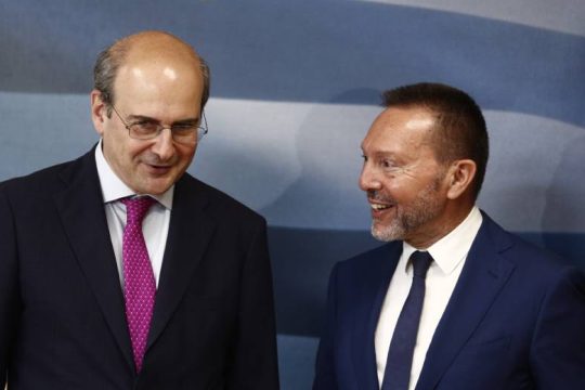 Αισιόδοξοι για την οικονομία κυβέρνηση και ΤτΕ, λέξη για τα πραγματικά προβλήματα