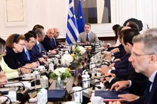 Επιτρέπεται μόνο ο χορός της κοιλιάς