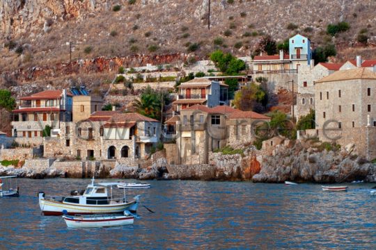 Λιμένι, το άλλοτε λημέρι των Μαυρομιχαλαίων είναι σήμερα δημοφιλής προορισμός