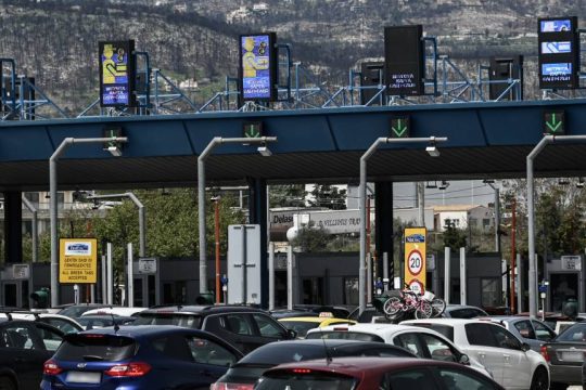 «Σημειωτόν» οι εκδρομείς που επιστρέφουν από την έξοδο του Πάσχα - Μποτιλιαρίσματα σε Μέγαρα και Κακιά Σκάλα