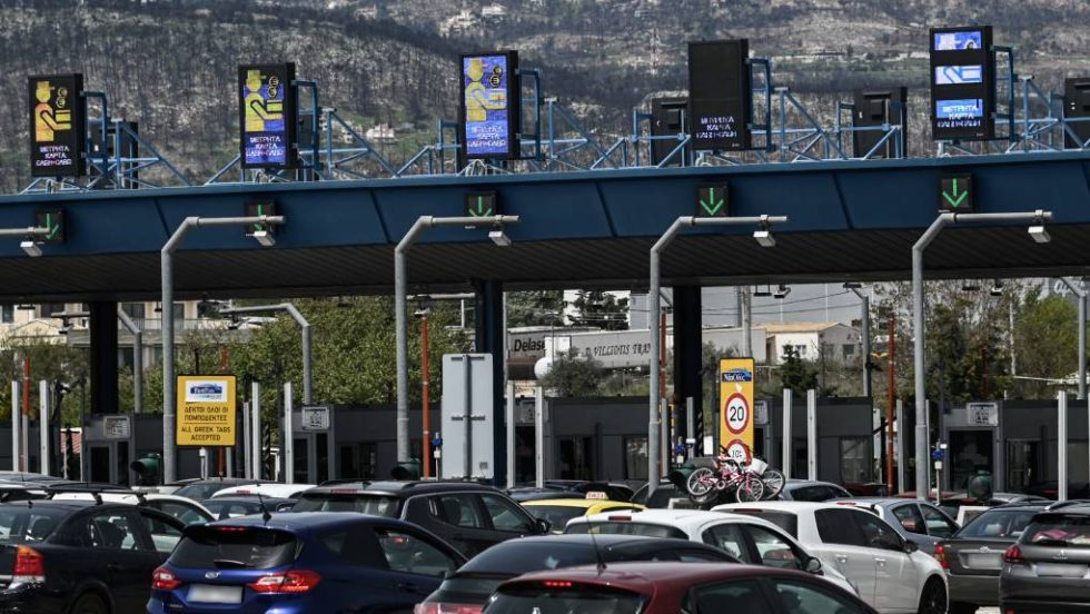 «Σημειωτόν» οι εκδρομείς που επιστρέφουν από την έξοδο του Πάσχα - Μποτιλιαρίσματα σε Μέγαρα και Κακιά Σκάλα