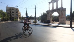 Δέκα φωτογραφικά κλικ από την άδεια Αθήνα