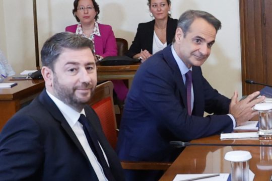 Μητσοτάκης vs Ανδρουλάκης: Από την απόπειρα πολιτικής εξόντωσης στην ολική ανατροπή