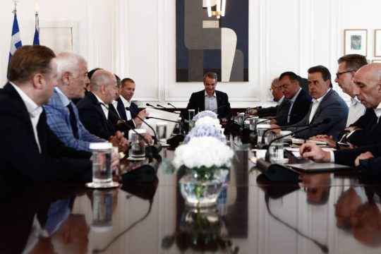 ΣΥΝΑΝΤΗΣΗ ΤΟΥ ΠΡΩΘΥΠΟΥΡΓΟΥ ΚΥΡΙΑΚΟΥ ΜΗΤΣΟΤΑΚΗ ΜΕ ΤΟΝ ΠΡΟΕΔΡΟ ΤΗΣ UEFA