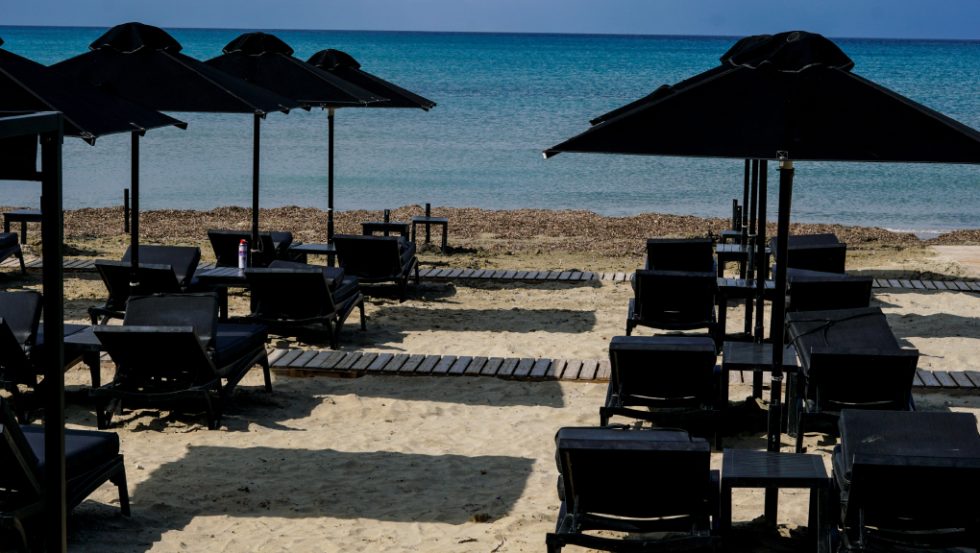 ξαπλώστρες-παραλία