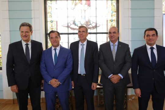 Θ. Σκυλακάκης, Aδ. Γεωργιάδης, Κ. Σκρέκας με τον πρόεδρο και τον αντιπρόεδρο της ΕΣΕ Αρ. Παντελιάδη και Ι. Μασούτη