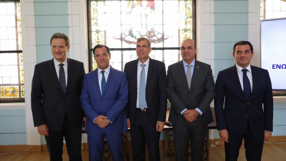 Θ. Σκυλακάκης, Aδ. Γεωργιάδης, Κ. Σκρέκας με τον πρόεδρο και τον αντιπρόεδρο της ΕΣΕ Αρ. Παντελιάδη και Ι. Μασούτη