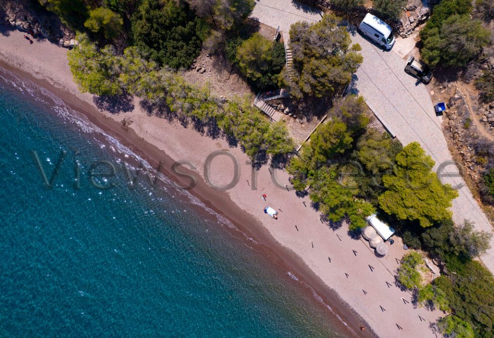 Μέθανα, η αμμουδιά του Λιμνιώνα με τα αρμυρίκια της