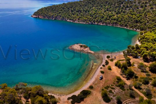 Η απόμερη αλλά όχι άγνωστη ακρογιαλιά Πολεμάρχα, στην Αρχαία Επίδαυρο