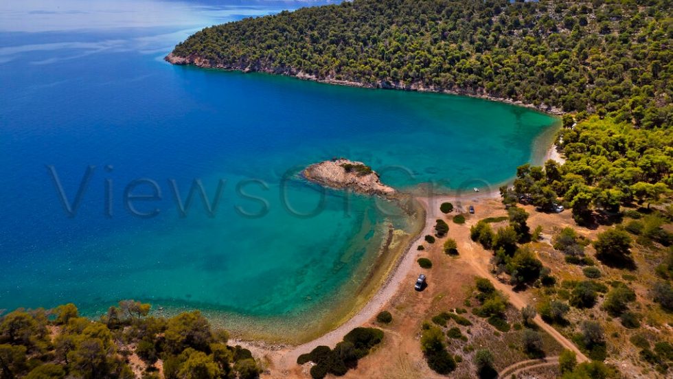 Η απόμερη αλλά όχι άγνωστη ακρογιαλιά Πολεμάρχα, στην Αρχαία Επίδαυρο