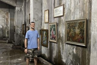 Ο επιμελητής της έκθεσης Κώστας Πράπογλου